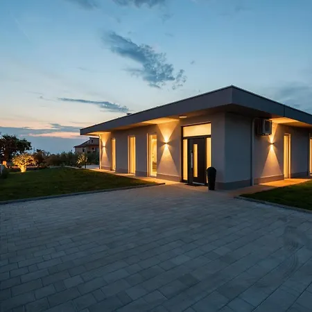 Vivas Villa *