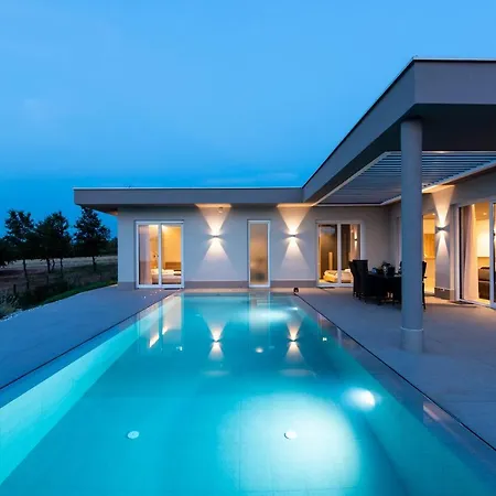 Vivas Villa *