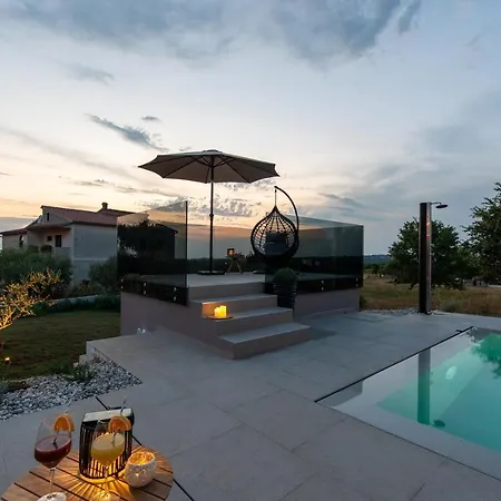 Vivas Villa *